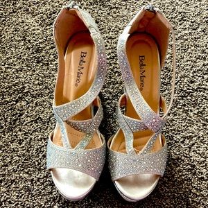 Bella Marie size 7 open toe wedge heal shoes